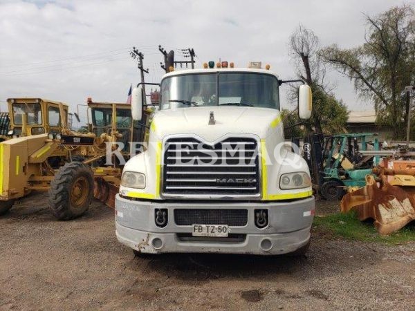 Tracto Camión Mack CXU 613